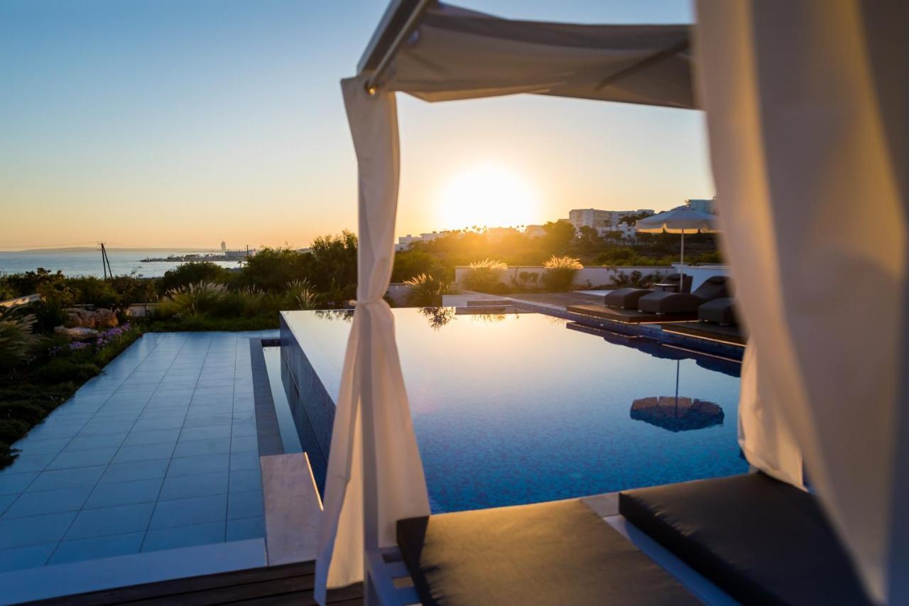 Love Bridge Seaview Villas 아이아 나파 외부 사진