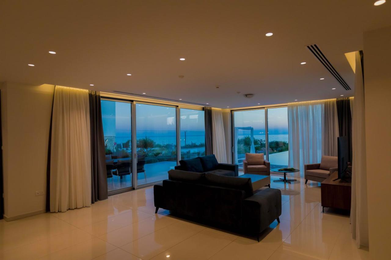 Love Bridge Seaview Villas 아이아 나파 외부 사진