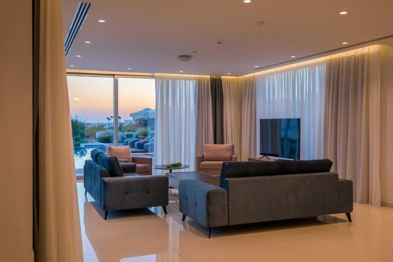 Love Bridge Seaview Villas 아이아 나파 외부 사진