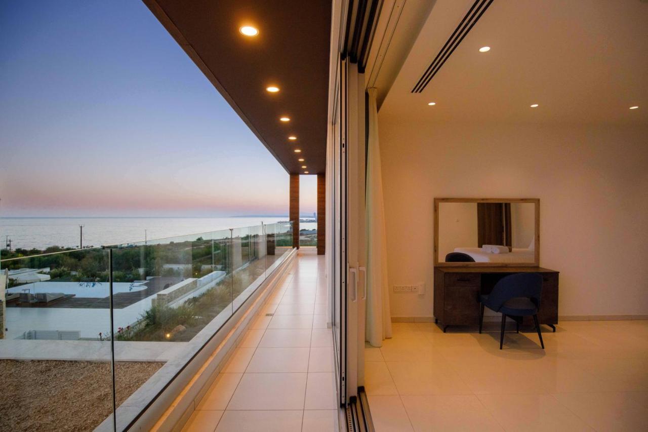 Love Bridge Seaview Villas 아이아 나파 외부 사진