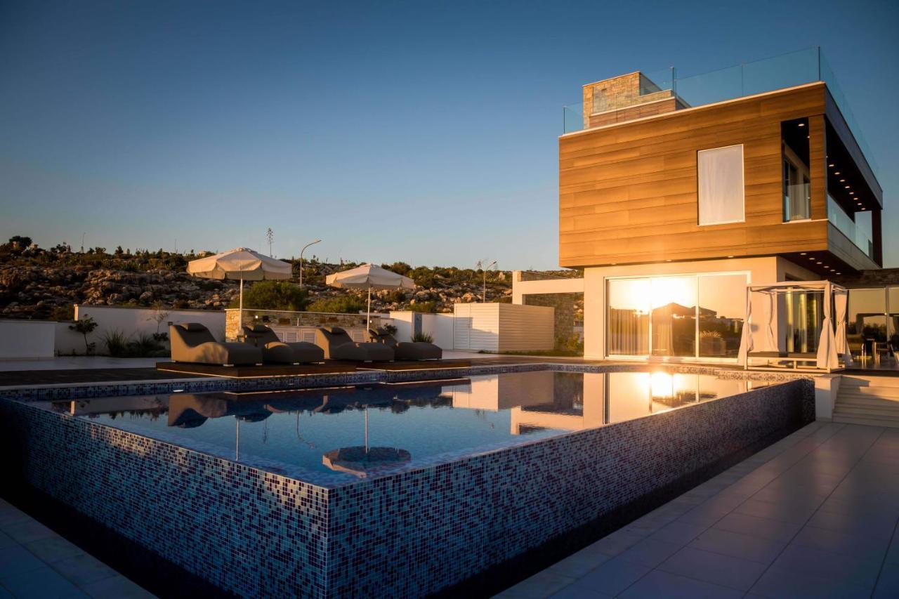 Love Bridge Seaview Villas 아이아 나파 외부 사진