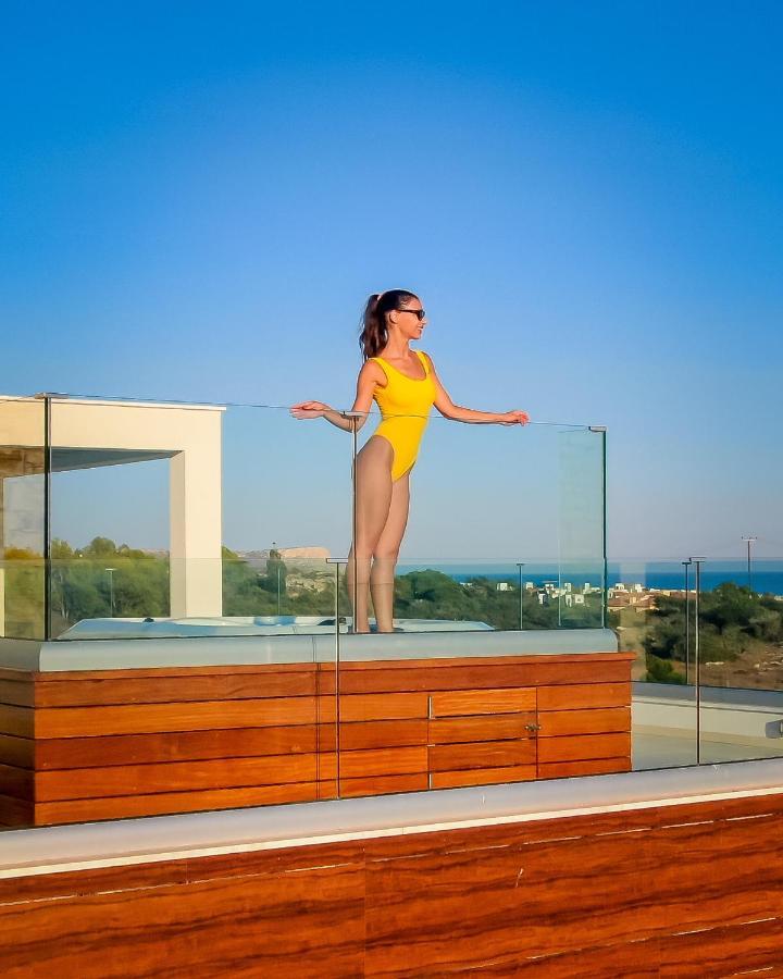 Love Bridge Seaview Villas 아이아 나파 외부 사진