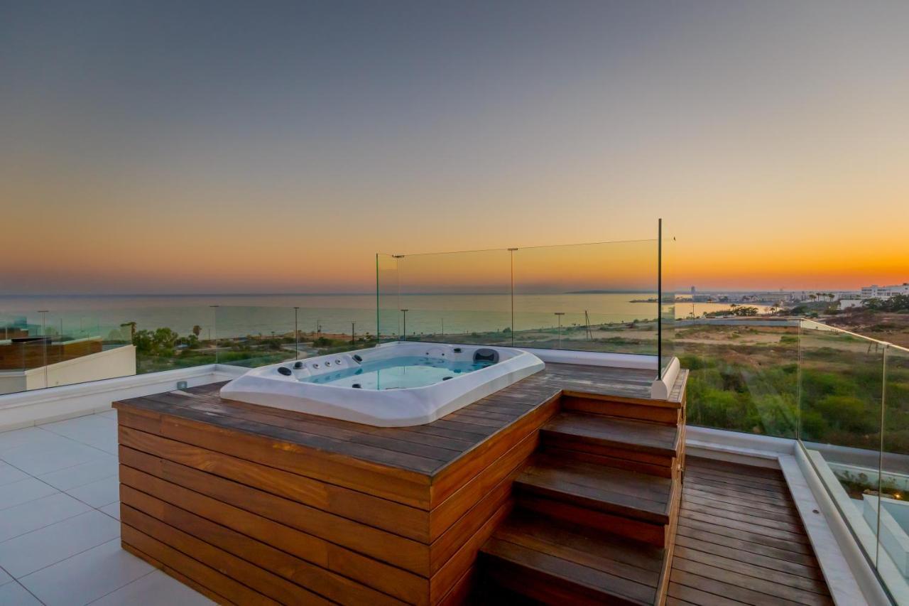 Love Bridge Seaview Villas 아이아 나파 외부 사진