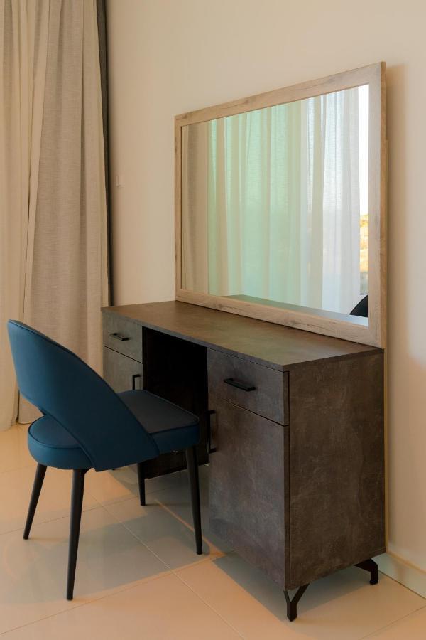 Love Bridge Seaview Villas 아이아 나파 외부 사진