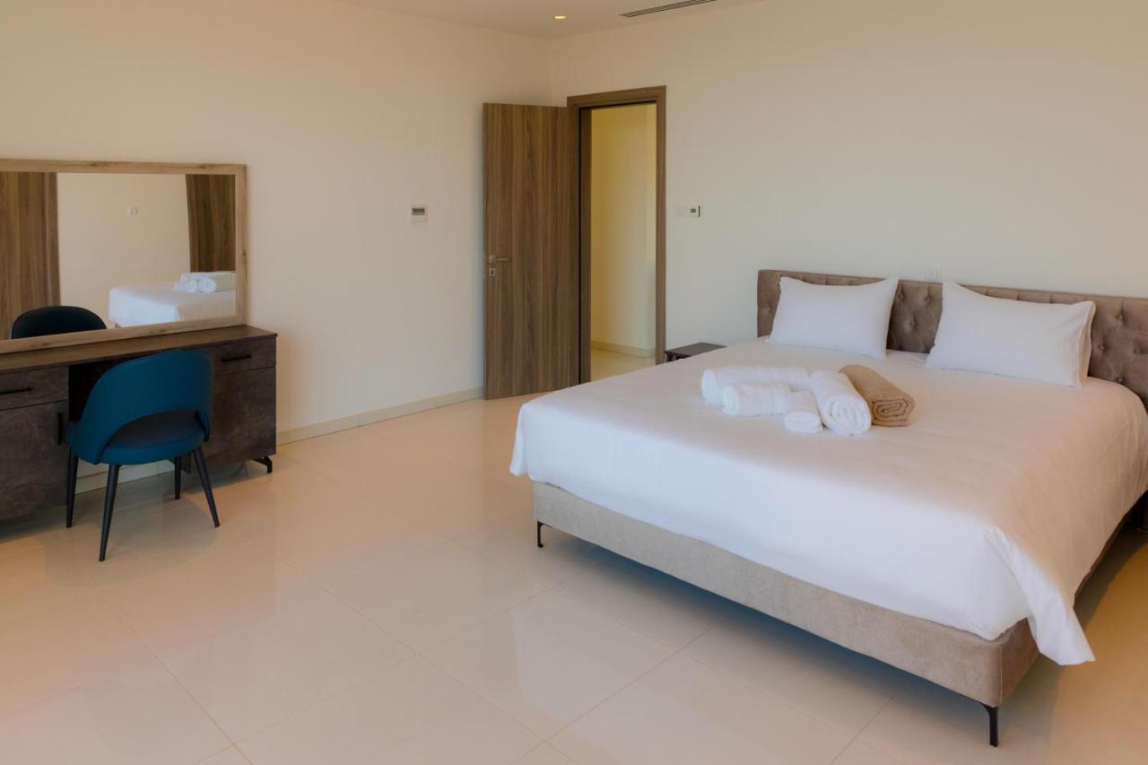 Love Bridge Seaview Villas 아이아 나파 외부 사진
