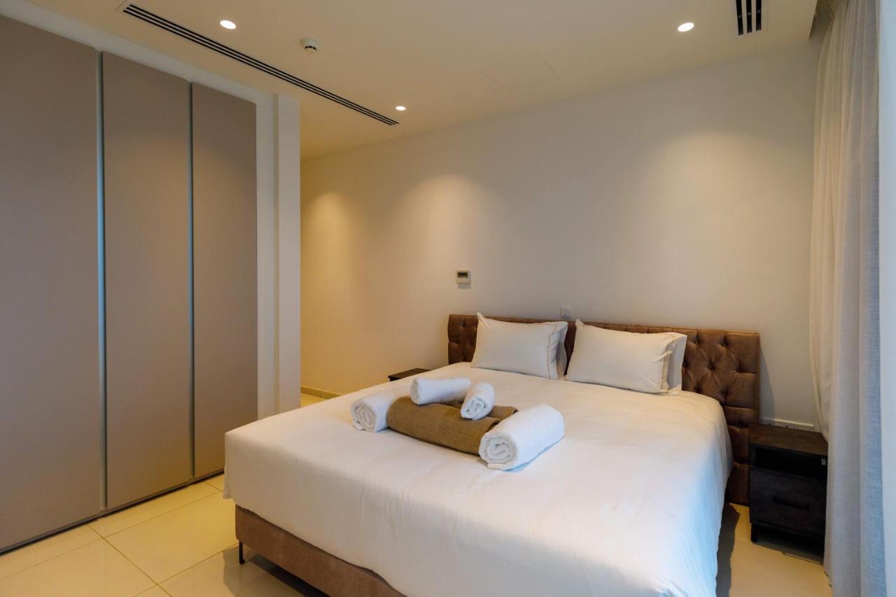 Love Bridge Seaview Villas 아이아 나파 외부 사진