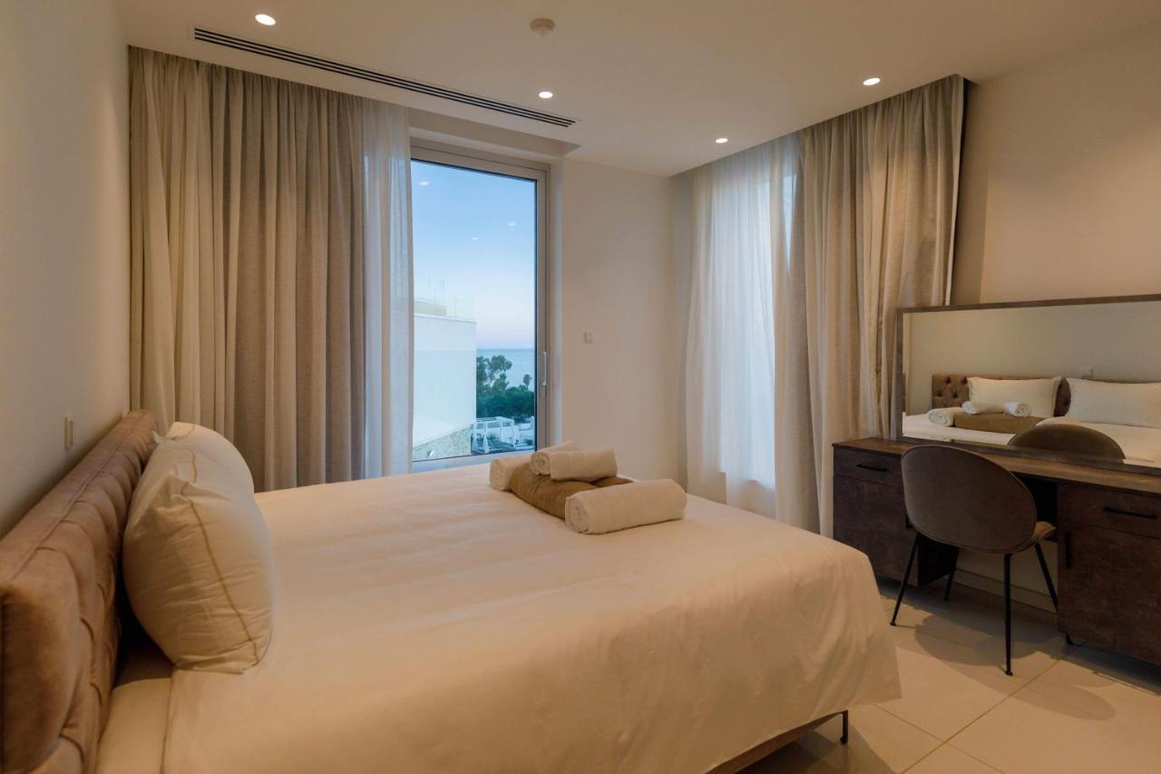 Love Bridge Seaview Villas 아이아 나파 외부 사진