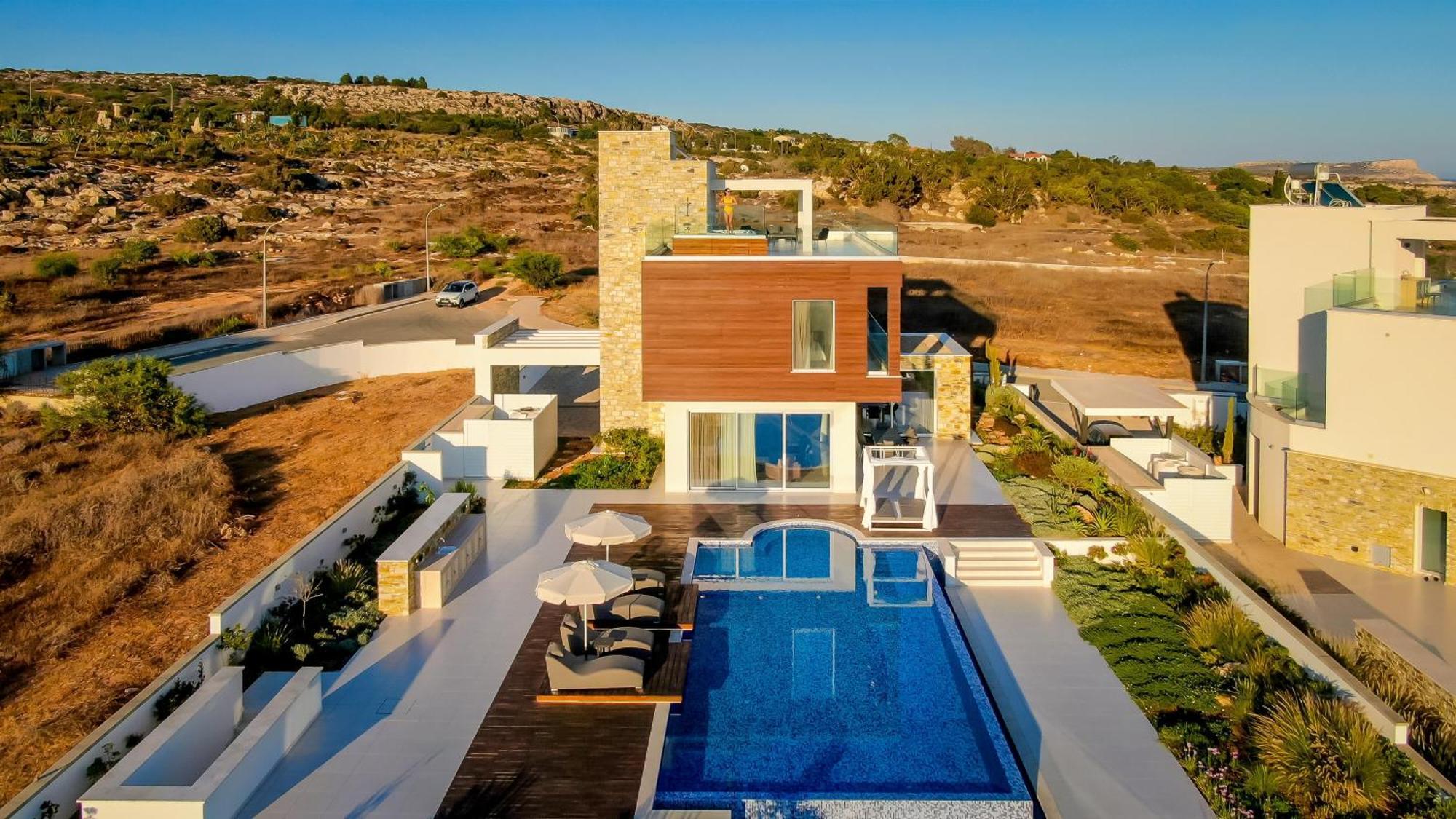 Love Bridge Seaview Villas 아이아 나파 외부 사진